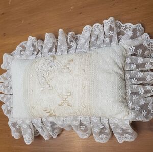 Decorative throw pillow with lace applique